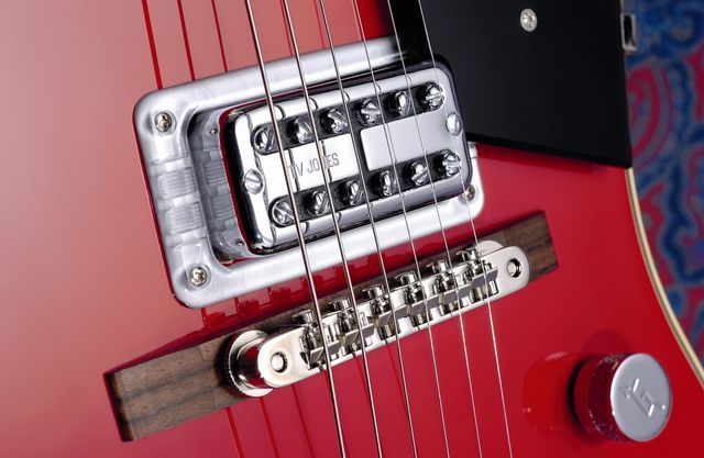 Gretsch Billy-Bo Jupiter Thunderbird The bridge is fixed, unlike earlier incarnations.